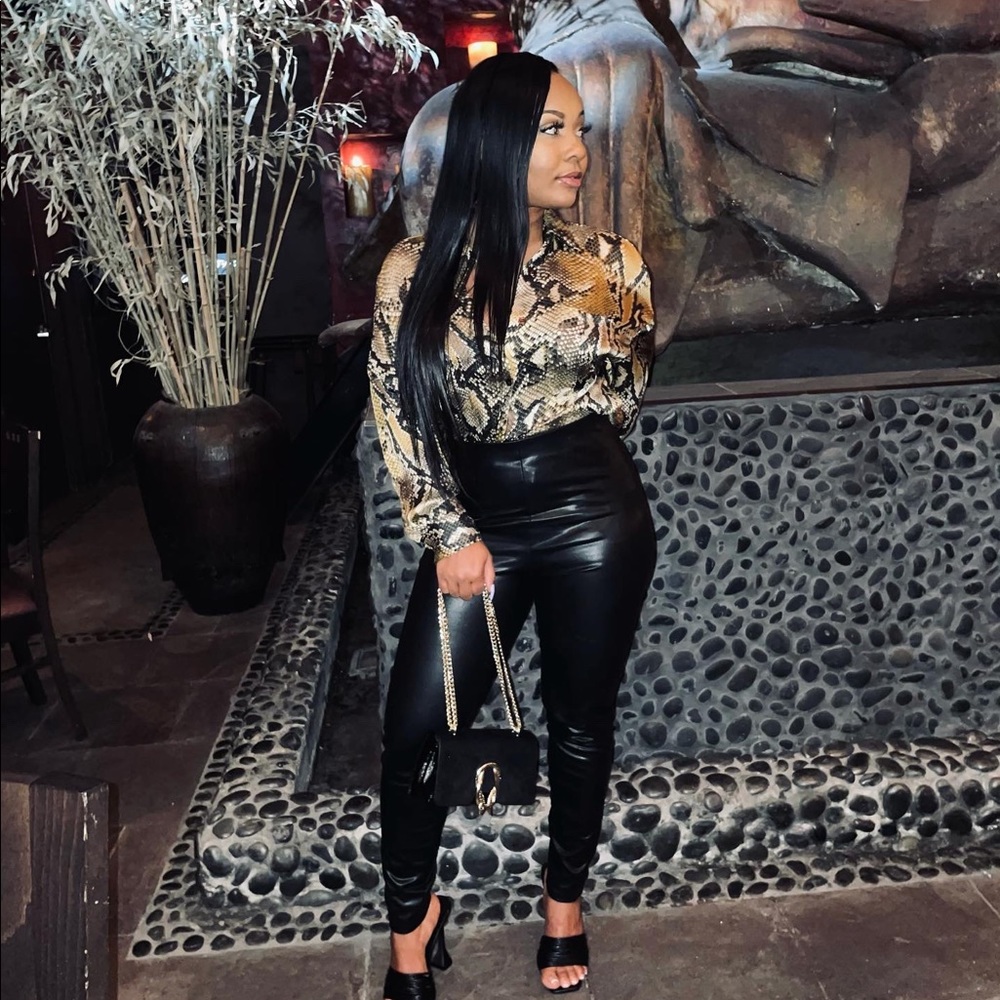 Meet Your POSH AMBASSADOR - Picture 1 of 4